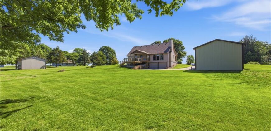 15220 Terra Pulchra Drive, Smithville, MO 64089