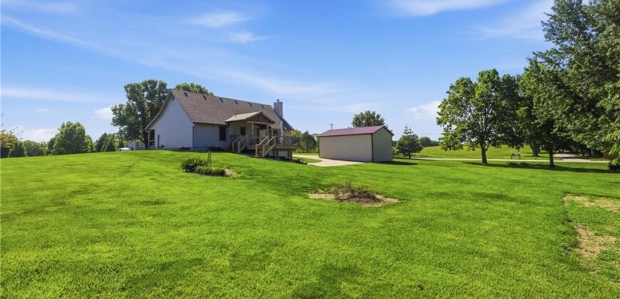 15220 Terra Pulchra Drive, Smithville, MO 64089
