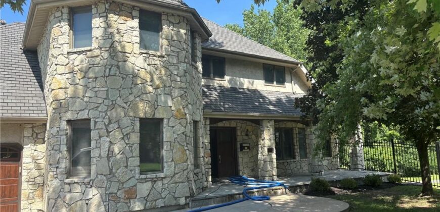 604 NW 64th Street, Kansas City, MO 64118