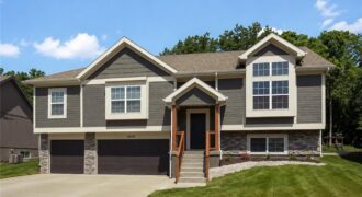 5076 NW Timberline Drive, Riverside, MO 64150