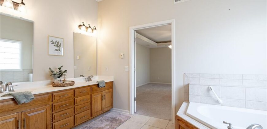 10804 N Randolph Avenue, Kansas City, MO 64157