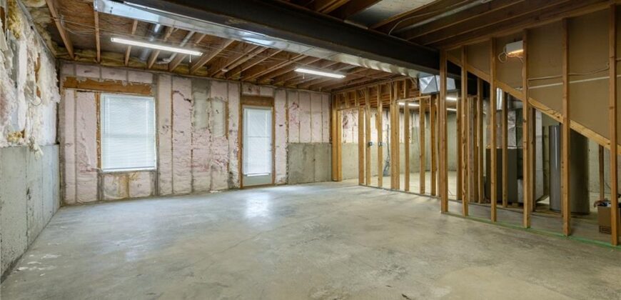 10804 N Randolph Avenue, Kansas City, MO 64157