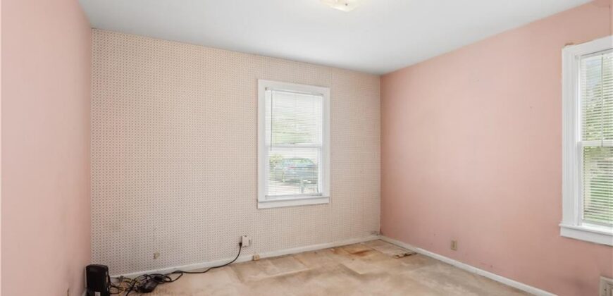 607 NE 67th Place, Gladstone, MO 64118