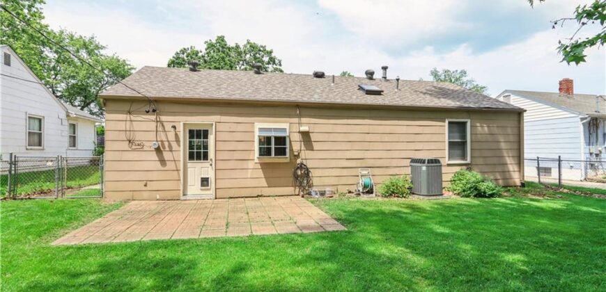 607 NE 67th Place, Gladstone, MO 64118
