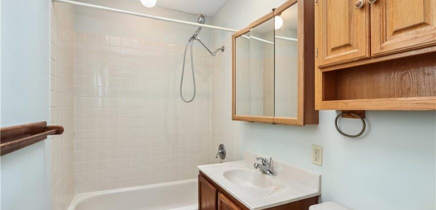 607 NE 67th Place, Gladstone, MO 64118