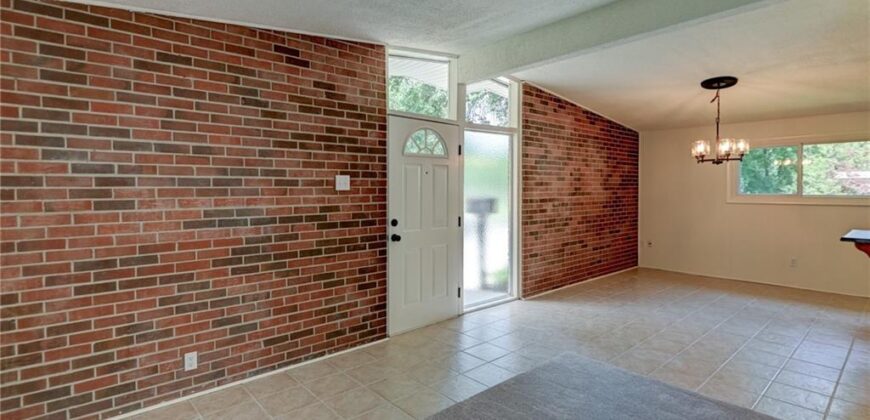 1303 NE 66th Street, Gladstone, MO 64118