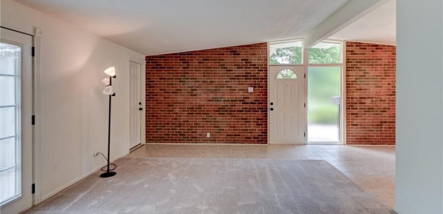 1303 NE 66th Street, Gladstone, MO 64118