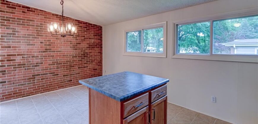 1303 NE 66th Street, Gladstone, MO 64118
