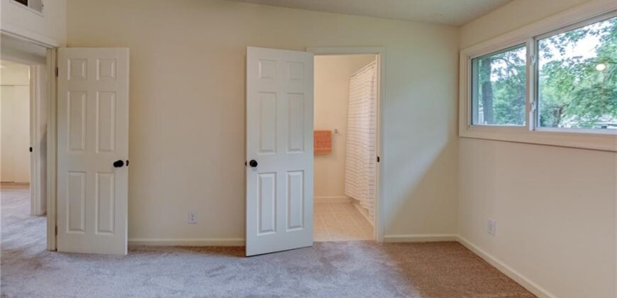 1303 NE 66th Street, Gladstone, MO 64118