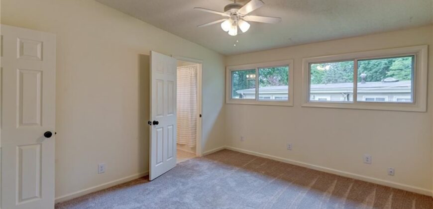 1303 NE 66th Street, Gladstone, MO 64118