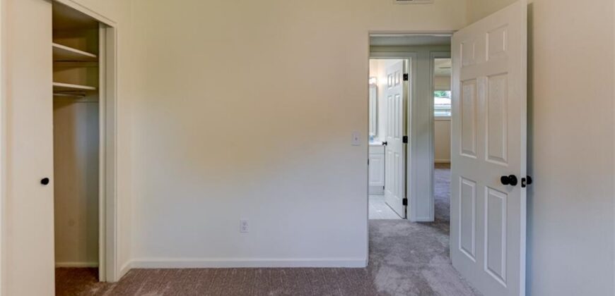 1303 NE 66th Street, Gladstone, MO 64118