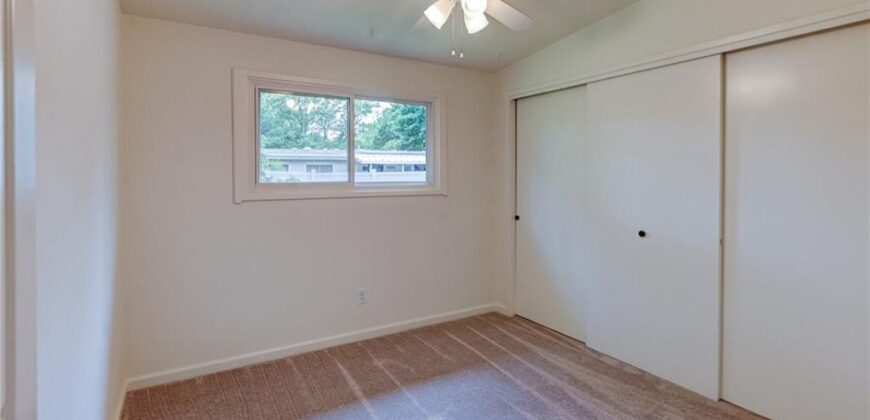 1303 NE 66th Street, Gladstone, MO 64118