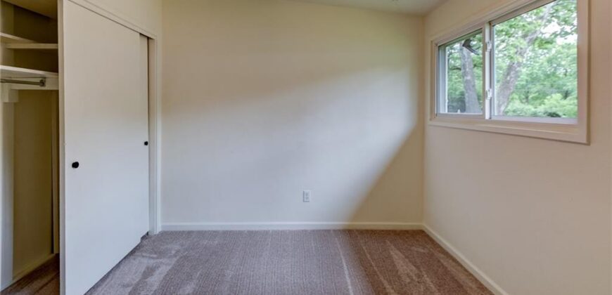 1303 NE 66th Street, Gladstone, MO 64118