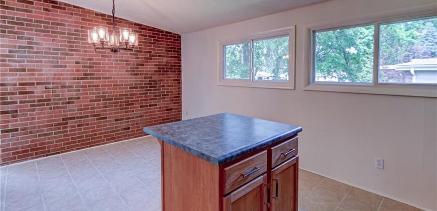 1303 NE 66th Street, Gladstone, MO 64118