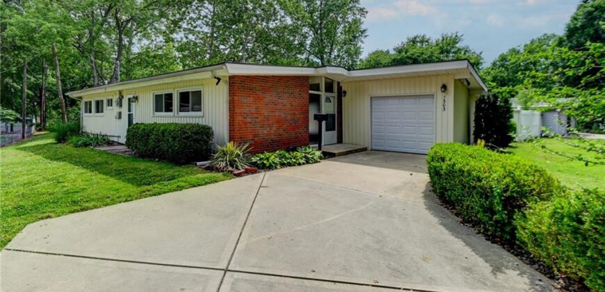 1303 NE 66th Street, Gladstone, MO 64118