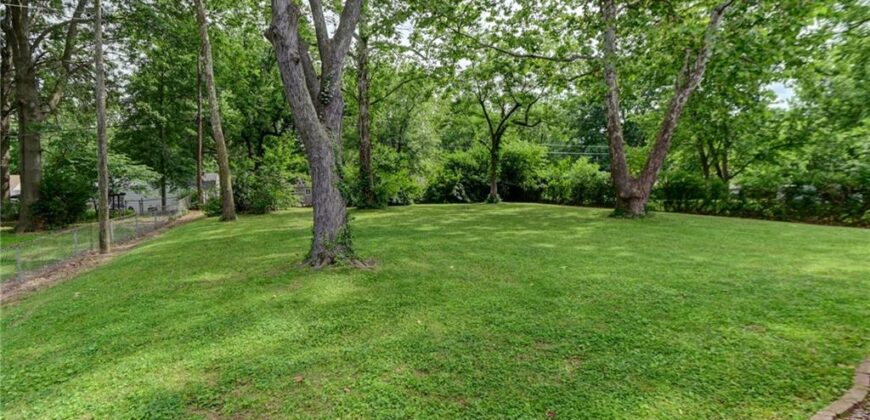 1303 NE 66th Street, Gladstone, MO 64118