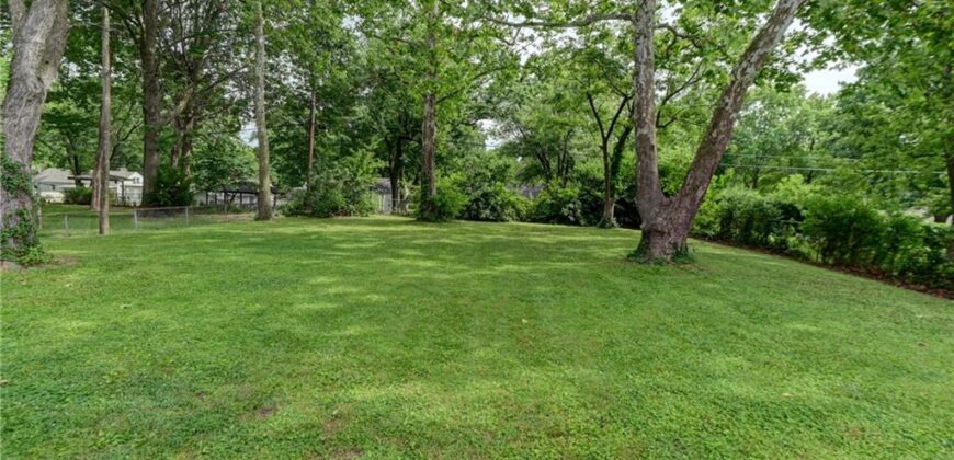 1303 NE 66th Street, Gladstone, MO 64118