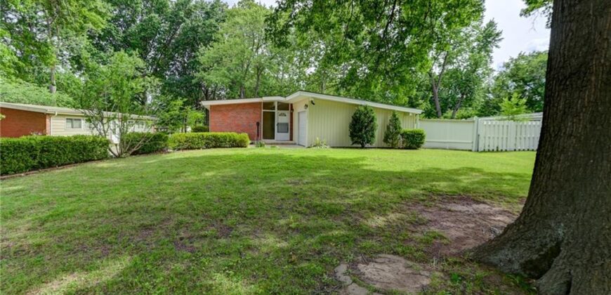 1303 NE 66th Street, Gladstone, MO 64118