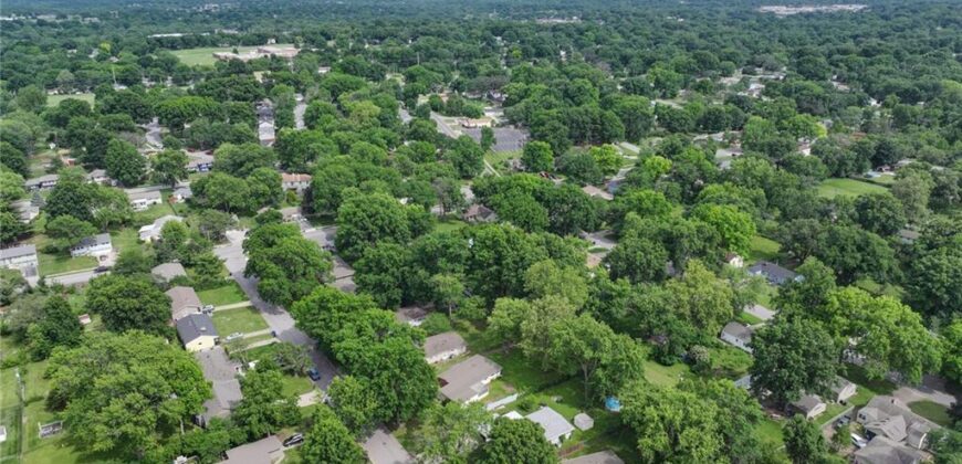 1303 NE 66th Street, Gladstone, MO 64118