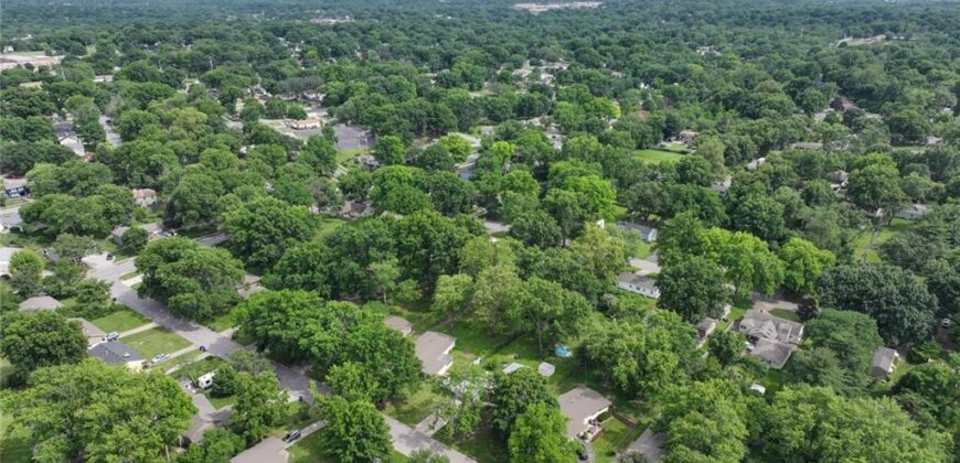 1303 NE 66th Street, Gladstone, MO 64118