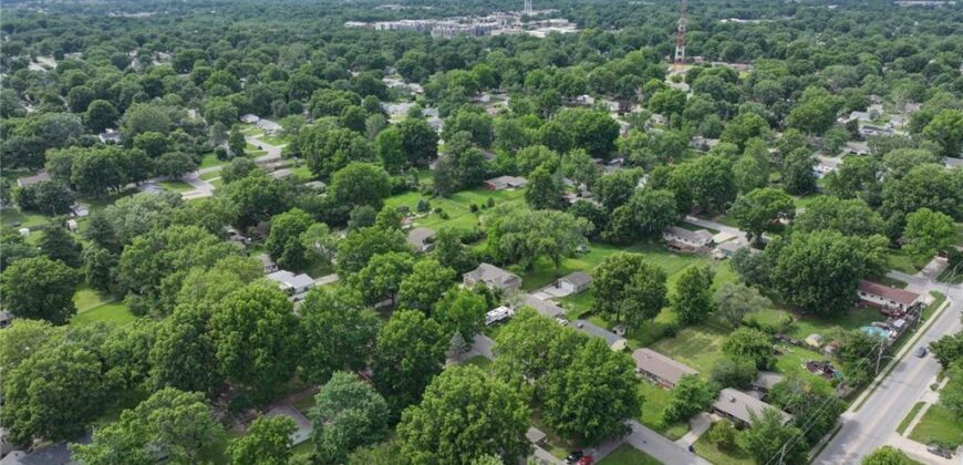 1303 NE 66th Street, Gladstone, MO 64118