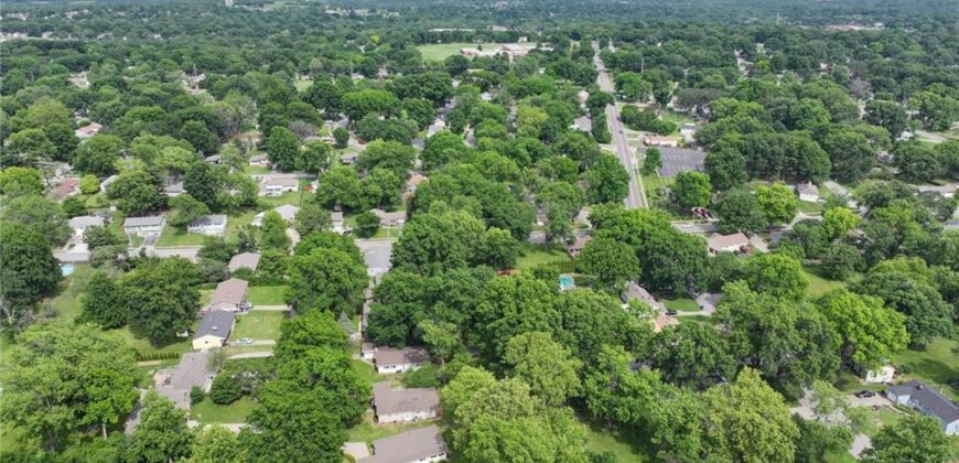 1303 NE 66th Street, Gladstone, MO 64118