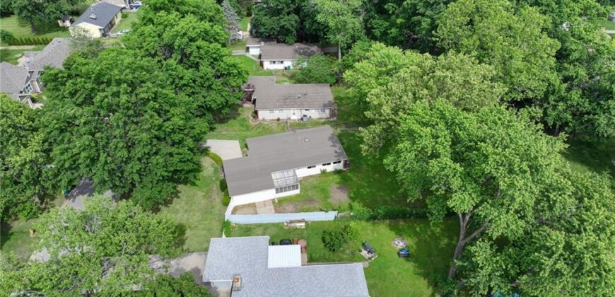 1303 NE 66th Street, Gladstone, MO 64118