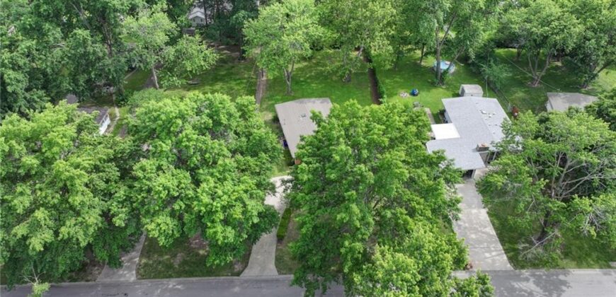 1303 NE 66th Street, Gladstone, MO 64118