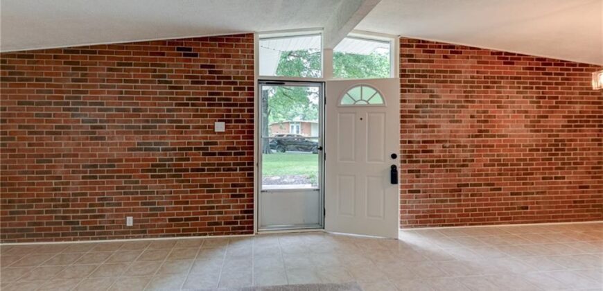 1303 NE 66th Street, Gladstone, MO 64118