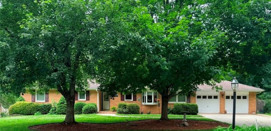 922 Ridgeway Drive, Liberty, MO 64068