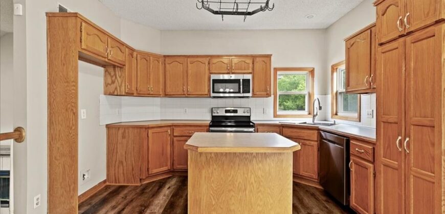 11027 N Mckinley Avenue, Kansas City, MO 64157