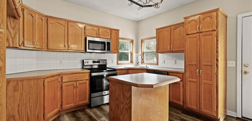 11027 N Mckinley Avenue, Kansas City, MO 64157