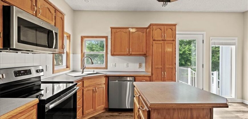 11027 N Mckinley Avenue, Kansas City, MO 64157