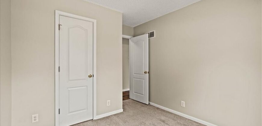 11027 N Mckinley Avenue, Kansas City, MO 64157