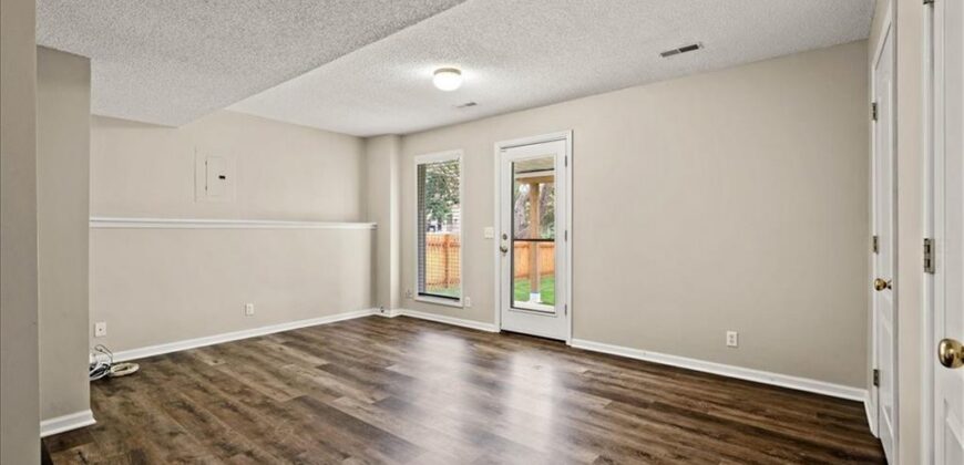 11027 N Mckinley Avenue, Kansas City, MO 64157
