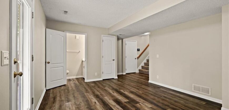 11027 N Mckinley Avenue, Kansas City, MO 64157