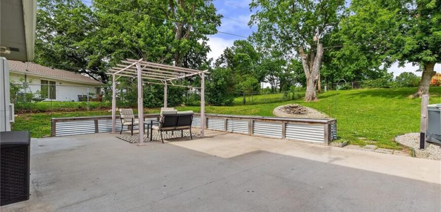 209 Augustus Drive, Excelsior Springs, MO 64024