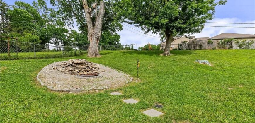 209 Augustus Drive, Excelsior Springs, MO 64024