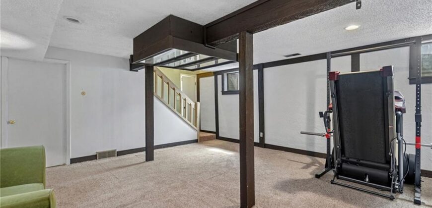 5737 N Oregon Avenue, Kansas City, MO 64151