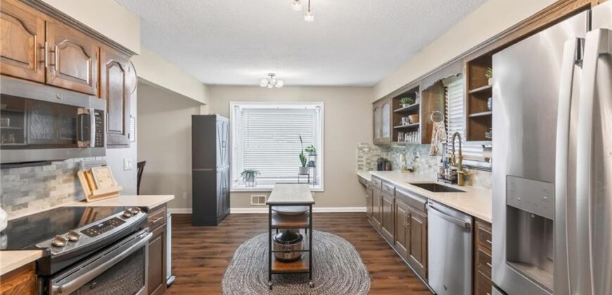 7135 Edge Hill Road, Kansas City, MO 64152
