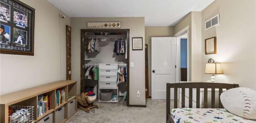 7135 Edge Hill Road, Kansas City, MO 64152