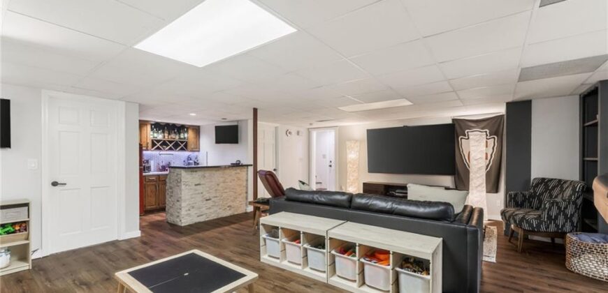 7135 Edge Hill Road, Kansas City, MO 64152