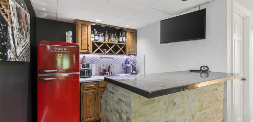 7135 Edge Hill Road, Kansas City, MO 64152