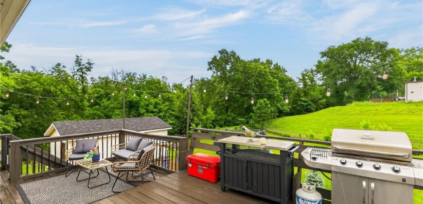 7135 Edge Hill Road, Kansas City, MO 64152