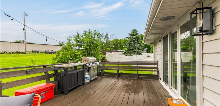 7135 Edge Hill Road, Kansas City, MO 64152
