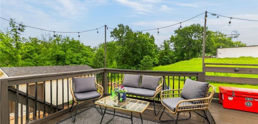 7135 Edge Hill Road, Kansas City, MO 64152