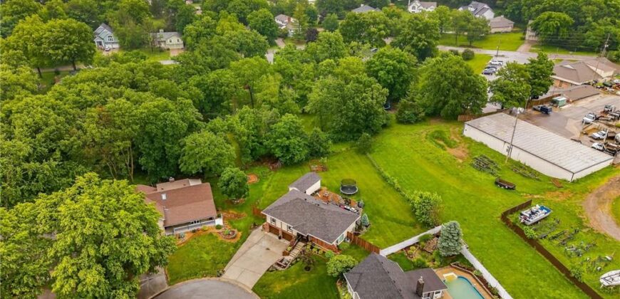 7135 Edge Hill Road, Kansas City, MO 64152