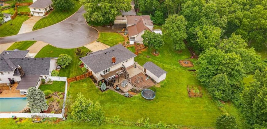 7135 Edge Hill Road, Kansas City, MO 64152