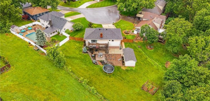 7135 Edge Hill Road, Kansas City, MO 64152