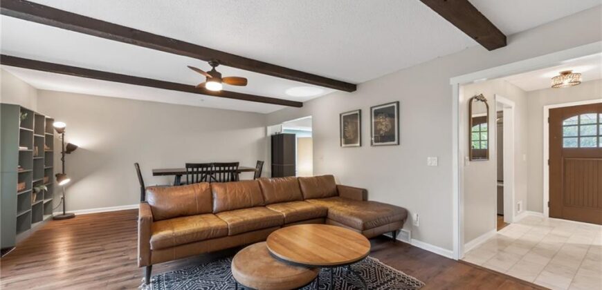 7135 Edge Hill Road, Kansas City, MO 64152